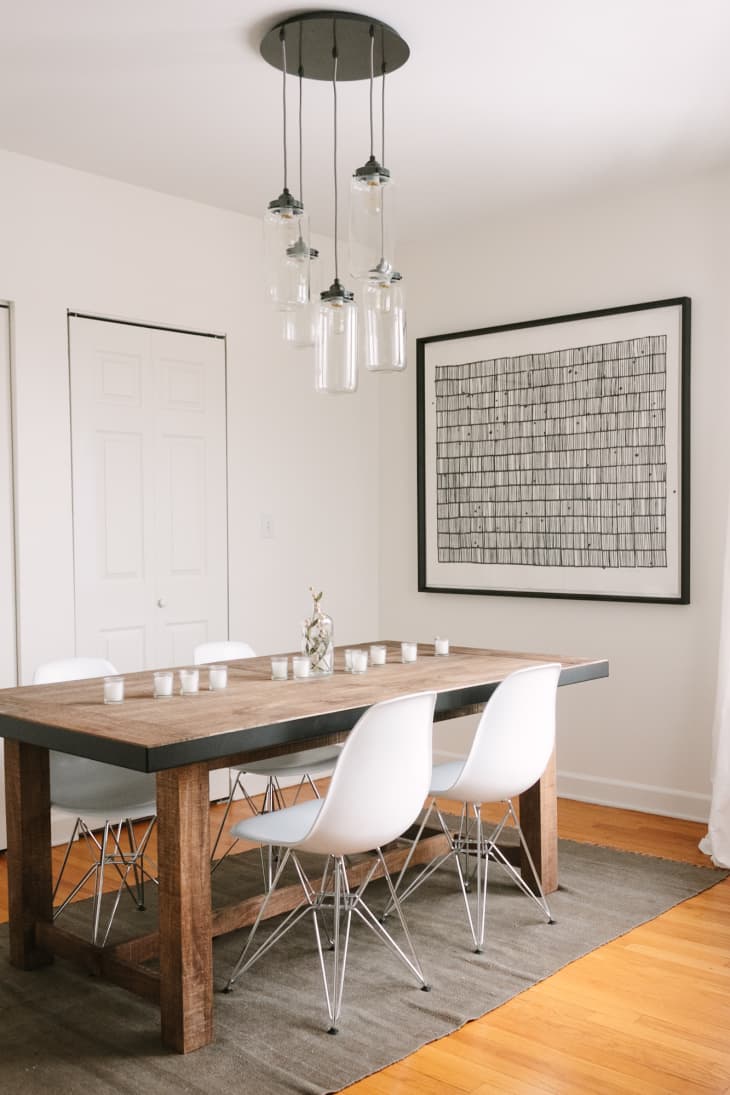 Space between dining chairs hot sale